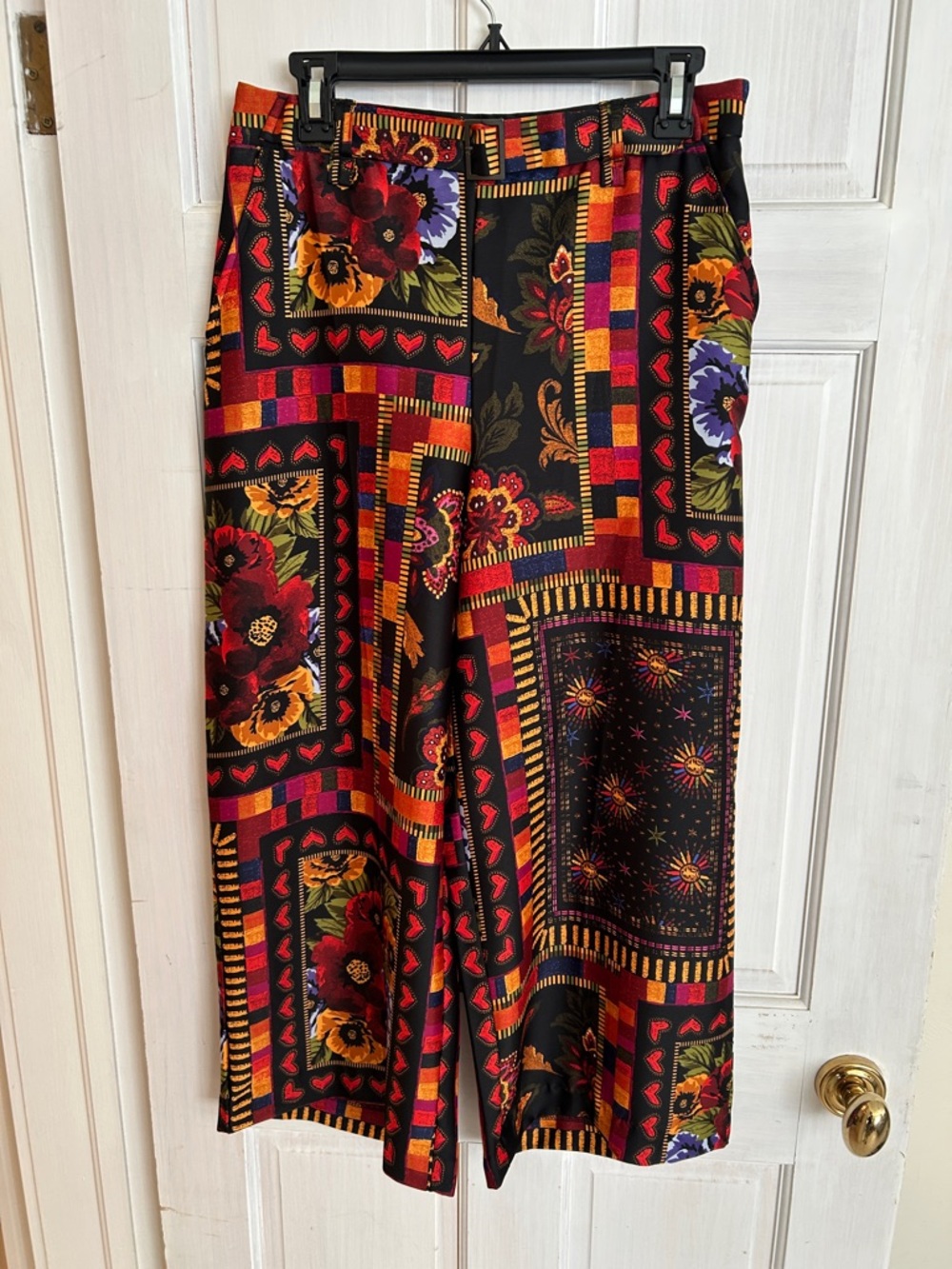 NWOT Bold Floral Patchwork Wide-Leg Capri Pants with Pockets - Black Multi